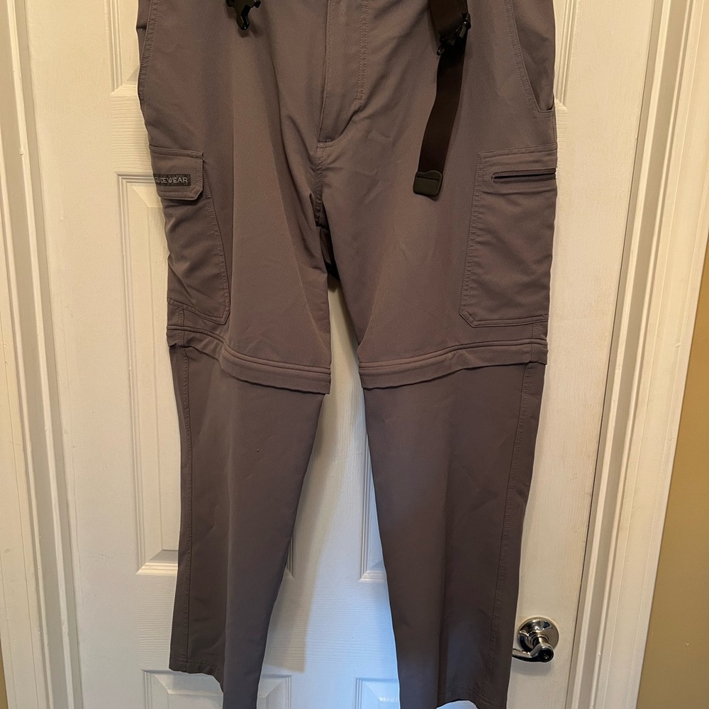 Cabelas Men's Gray Cargo Pants Guidewear